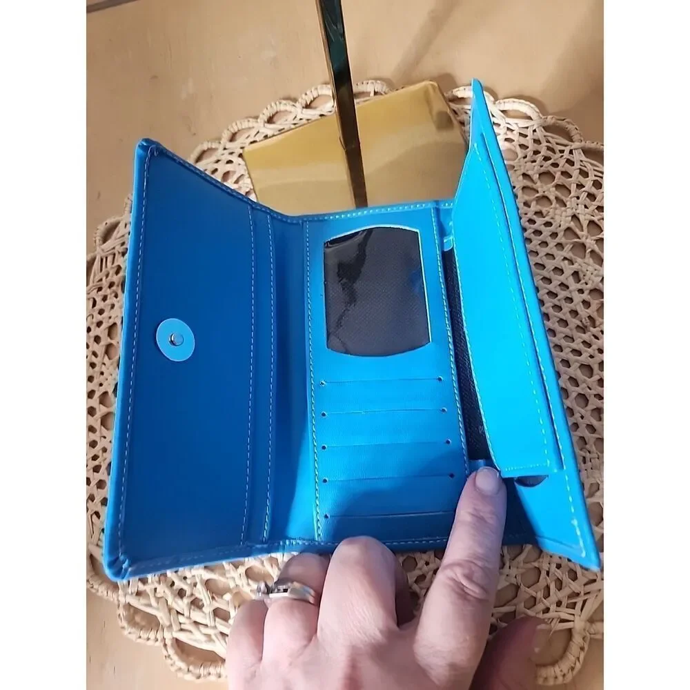 Artesanias Peru BLUE Embroidered LEATHER Trifold Wallet. 7
